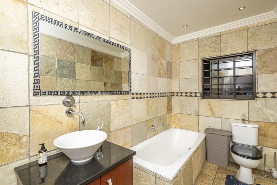 4 Bedroom Property for Sale in Van Riebeeckshof Western Cape